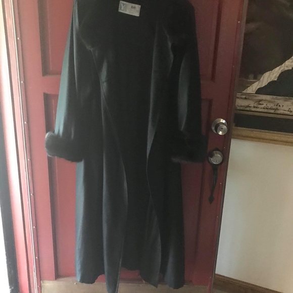 Removable mink liner ladies trench coat - Picture 3 of 5